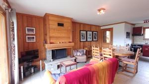 Ruang duduk di Chalet Apartment Monêtier