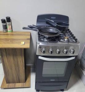 a stove with pots and pans on top of it at Rio Sereno Haus mit Garten - Grenze zu Costa Rica in Río Sereno