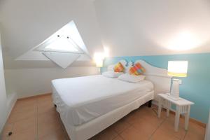 Postel nebo postele na pokoji v ubytování 2 Pièces Premium avec terrasse vue mer Résidence Pierre et Vacances