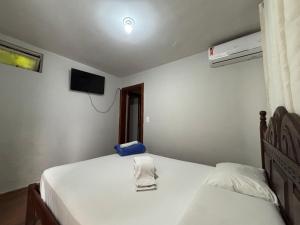 Cama ou camas em um quarto em Wafeh Pampulha Suítes