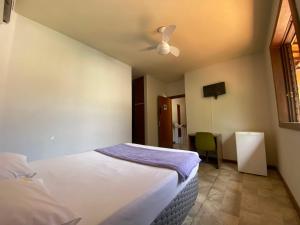 Cama ou camas em um quarto em Wafeh Pampulha Suítes