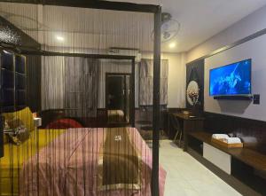 TV a/nebo společenská místnost v ubytování Kha Thy Hotel 2