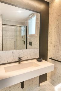 a bathroom with a sink and a mirror at Oasi Elegante Piscina di Lusso - vista panoramica By Sicily Home Solutions in Alcamo