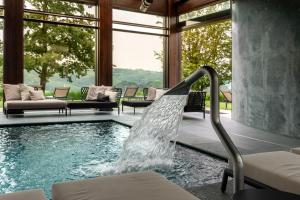 Bazén v ubytování Il Boscareto Resort & Spa nebo v jeho okolí