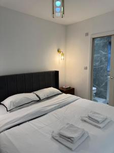 Ένα ή περισσότερα κρεβάτια σε δωμάτιο στο Luxury 4 Bedroom Bungalow