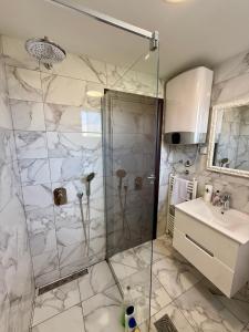 Ένα μπάνιο στο Alex Apartment +9 φωτογραφίες