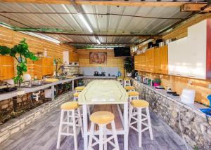 Kuchyň nebo kuchyňský kout v ubytování Oasis Hostel