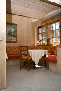 Posezení v ubytování Logis Hôtel-Restaurant Auberge d'Imsthal