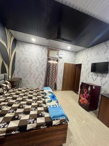 a bedroom with a bed with a checkerboard pattern at Lovish apartment in Jāmb