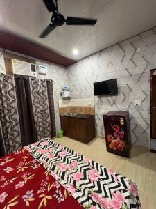 a bedroom with a bed and a television in it at Lovish apartment in Jāmb