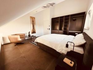 Postel nebo postele na pokoji v ubytování Abstatt Deluxe Loft with Spa
