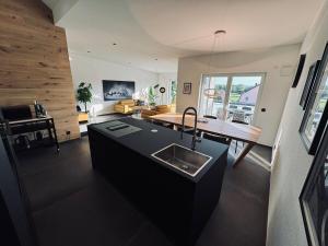 Kuchyň nebo kuchyňský kout v ubytování Abstatt Deluxe Loft with Spa