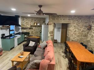 a living room with a couch and a table at CASA RURAL PUERTO-Otoño Mágico Valle del Ambroz in Casas del Monte