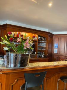 Lounge alebo bar v ubytovaní HOME LE SOFT Vic sur Cère