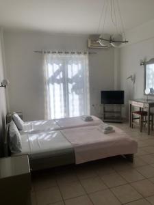A bed or beds in a room at Amalia Hotel