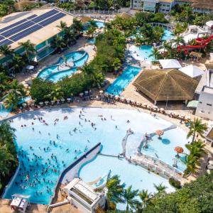 an aerial view of a pool at a resort at Lacqua diRoma - Serviço de Hotelaria in Caldas Novas