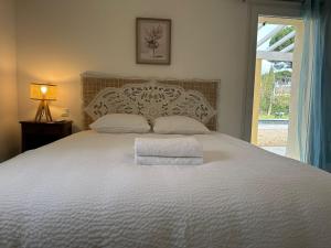 Ένα ή περισσότερα κρεβάτια σε δωμάτιο στο Villa Chantebise, calme et élégance avec piscine privée