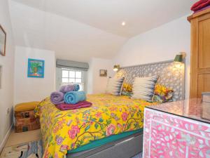 Giường trong phòng chung tại 5 Esplanade