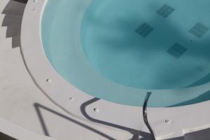Бассейн в Byzantio Beach Suites & Wellness или поблизости