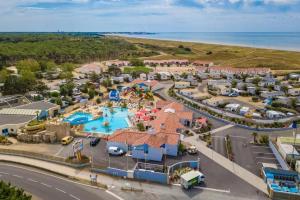 an aerial view of a water park at a resort at Sol à gogo 3 Chambres à 50 m de la plage in Saint-Hilaire-de-Riez