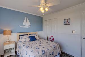 Postel nebo postele na pokoji v ubytování 3944 Island Drive - Blessings At The Beach
