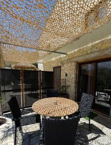Patio nebo venkovní prostory v ubytování Moxy Paxos Apartments