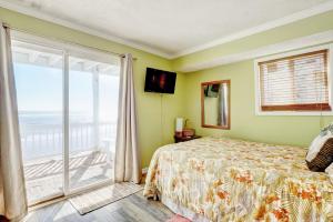 En eller flere senge i et værelse på 2334-1 New River Inlet Road - Oceans Edge