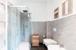 Ένα μπάνιο στο Moonlight - by MyHomeInComo +44 φωτογραφίες