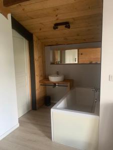 Fotografie z fotogalerie ubytování Maison de vacances v destinaci Hanvec + 5 fotografií