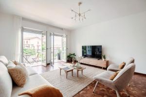 Μια τηλεόραση ή/και κέντρο ψυχαγωγίας στο Moonlight - by MyHomeInComo