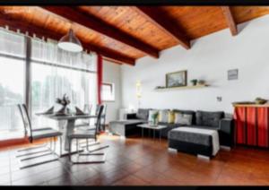 Posezení v ubytování Apartmán v arealu Doky Lipno