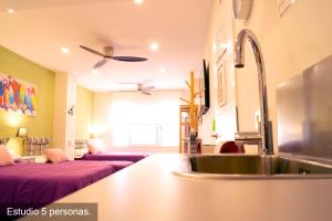 Postel nebo postele na pokoji v ubytování Chueca - Room Apartments