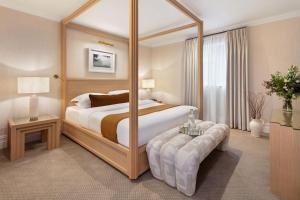 Voodi või voodid majutusasutuse Killarney Royal Townhouse toas
