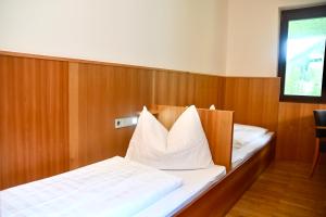 Postel nebo postele na pokoji v ubytování Bed & Breakfast Hostel Nives