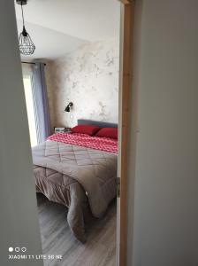 Photo de la galerie de l'établissement Chez Catherine et Joël "chambre avec piscine et cuisine d'été", à Sillans-la-Cascade