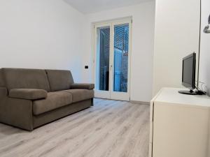 Foto dalla galleria di Between Sky and Sea - Panoramic Terrace with Sea View and Shared Pool, 500m from the Beaches a Imperia