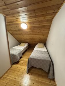 Ένα ή περισσότερα κρεβάτια σε δωμάτιο στο HIMOS Alppilumo 6 persons +4 φωτογραφίες