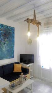 Μια τηλεόραση ή/και κέντρο ψυχαγωγίας στο Mykonos Chora Apartment Near the Iconic Windmills