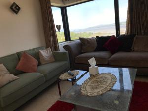 Posezení v ubytování Serene Luxurious Haven with Sea Views Letterkenny Rooms