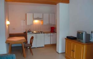Kuchyň nebo kuchyňský kout v ubytování Apartment in Kaltenbach - Zillertal 750 + 7 fotografií