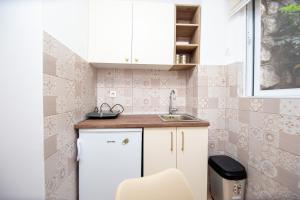 Kuchyň nebo kuchyňský kout v ubytování Jadran Apartments
