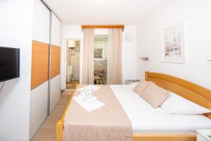Postel nebo postele na pokoji v ubytování Jadran Apartments
