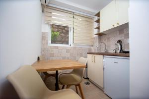 Kuchyň nebo kuchyňský kout v ubytování Jadran Apartments