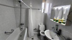 Gallery image of Guesthouse Geghama in Dzoraghpʼyur +11 photos