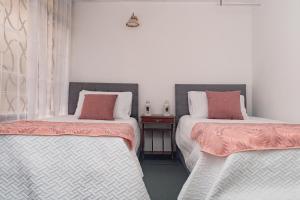 Postel nebo postele na pokoji v ubytování Innovar Casa Hostal