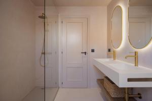 Koupelna v ubytování Villa Hikari - Design house with heated pool in Corralejo + 37 fotografií