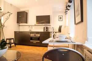 Η κουζίνα ή μικρή κουζίνα στο Executive Living Östermalm Suite