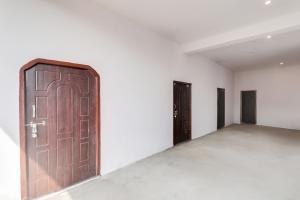 an empty room with a large wooden door at SPOT ON Hotel chitransh inn in Lucknow