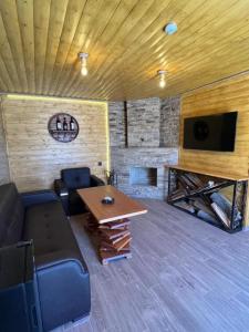 TV a/nebo společenská místnost v ubytování WIAGGO Hotel & Tours