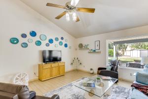 TV o dispositivi per l'intrattenimento presso Southwest Getaway with Fenced Yard in Chandler!